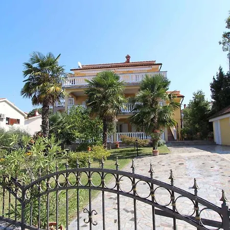 Two-bedroom In Iii Malinska
