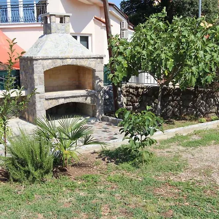 Two-bedroom In Iii Malinska