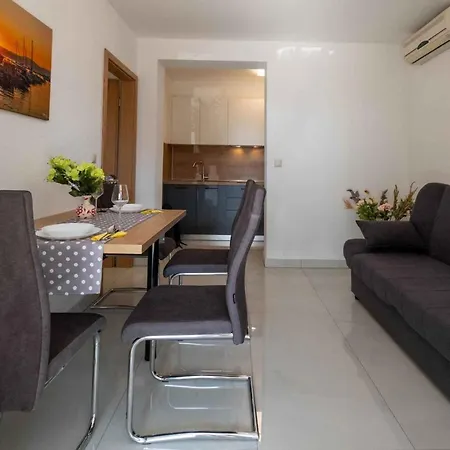Two-bedroom In Iii Appartement *