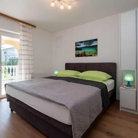 Appartement Two-bedroom In Iii Malinska