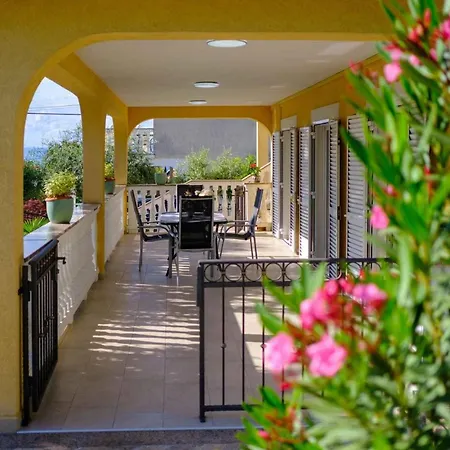 Two-bedroom In Iii Lejlighed *