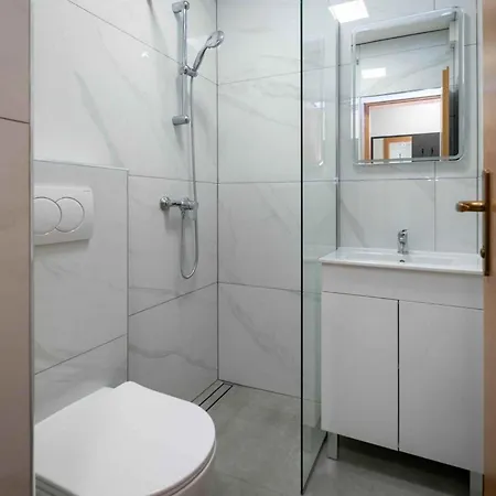 Two-bedroom In Iii Appartement Malinska
