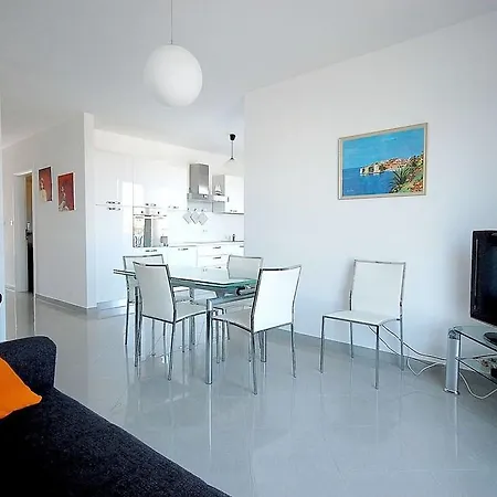 Two-bedroom In Iii * مالينسكا